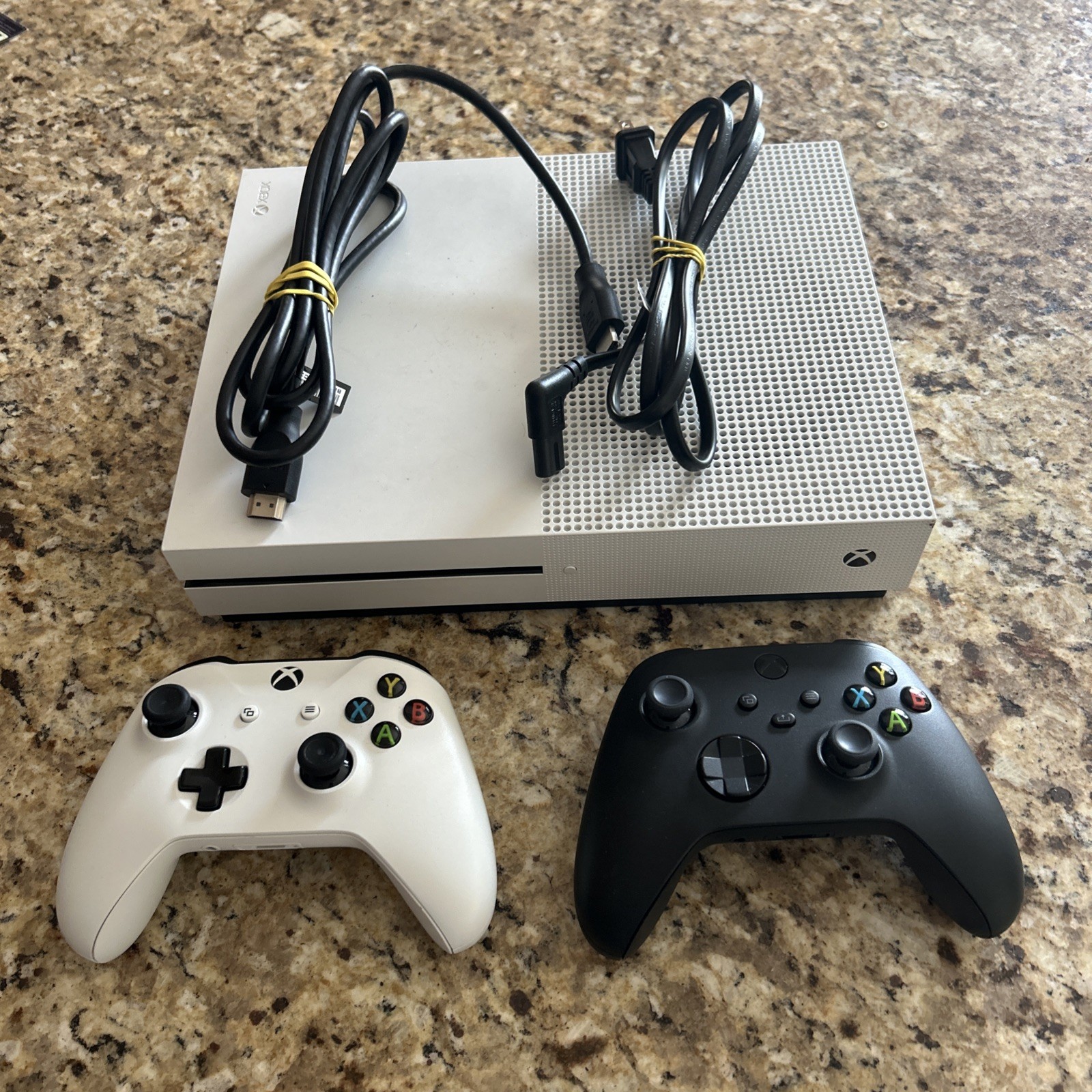 Microsoft Xbox One S 1681 1 TB White Console 2 Wireless Controlers HDMI Cable