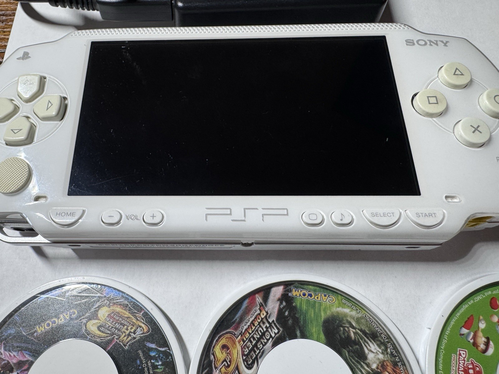 Sony PSP-1000 White Console Works&Ready to play (Please read description)