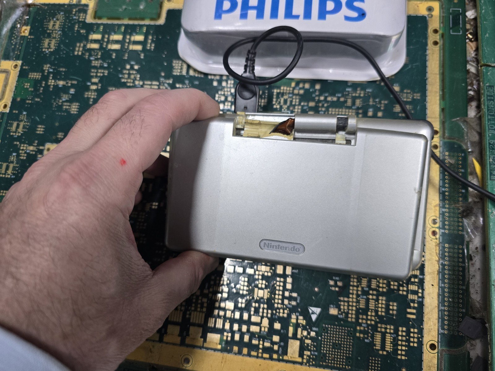 Nintendo DS NTR-001 EXACT Silver-Broken-Power-Video w/Adapter & Universal-PARTS