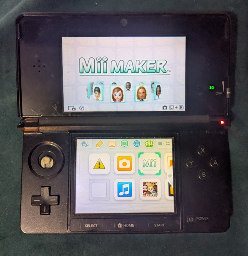 Nintendo 3DS Handheld System Dual Screens CTR-001 (MISSING CONTROL STICK)