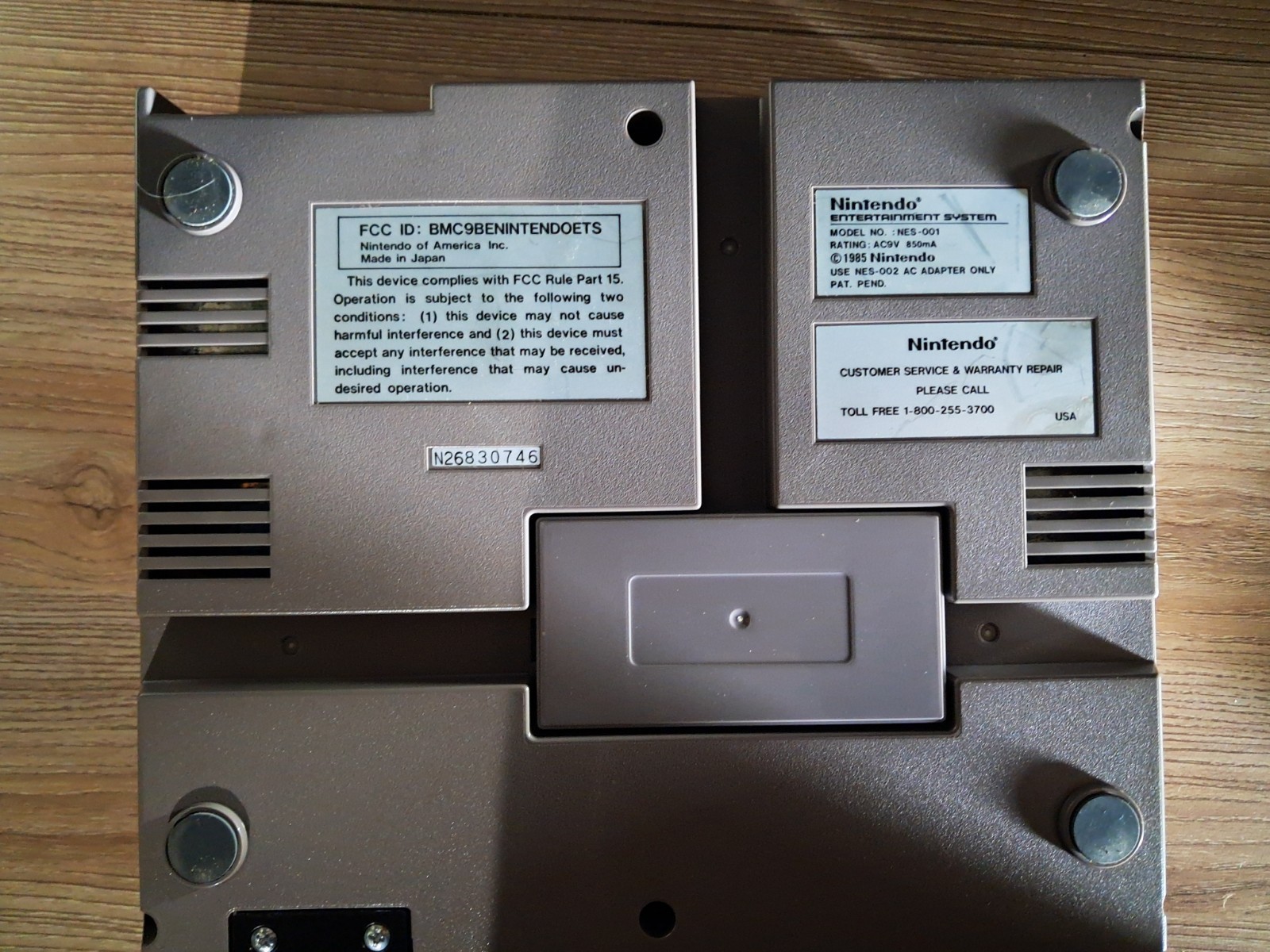 Nintendo Entertainment System NES Console – Gray (NES-001)