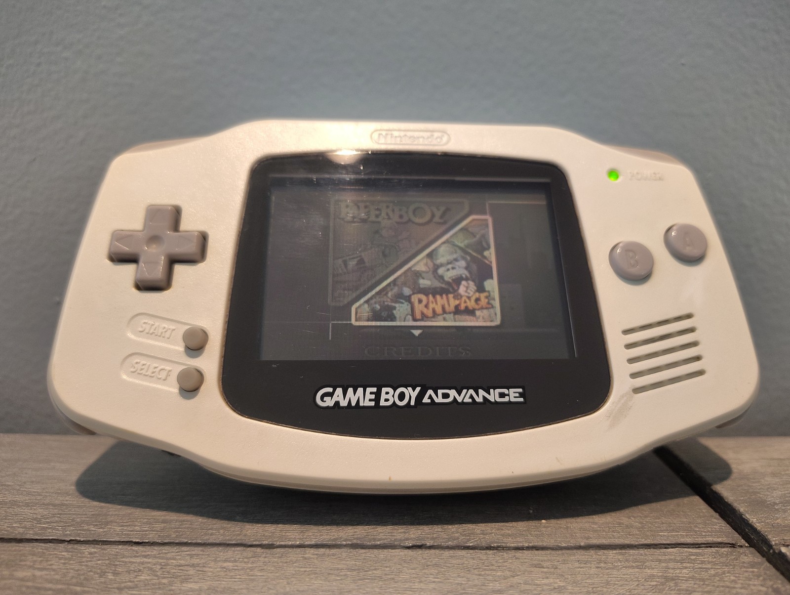 GAME BOY ADVANCE WHITE CONSOLE COMPLETE CIB Authentic Tested/Region Free