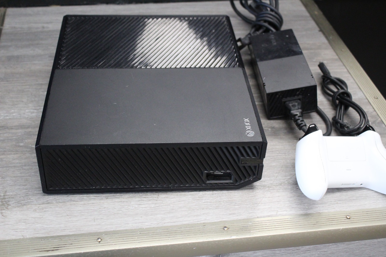 Microsoft Xbox One 500GB Console Original – Black with White Wiress Controller