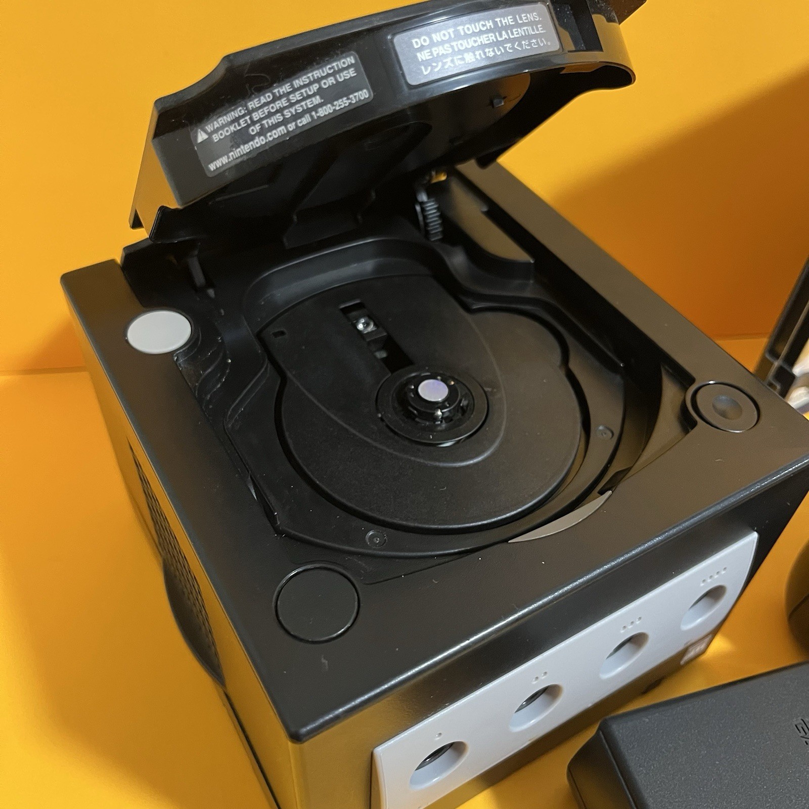 Nintendo GameCube Black Console DOL-001(USA) with OEM Controller & Cables & Game
