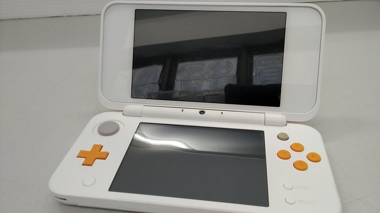 New Nintendo 2DS XL (LL) JAN-001 Handheld Console Retro Gaming A2452