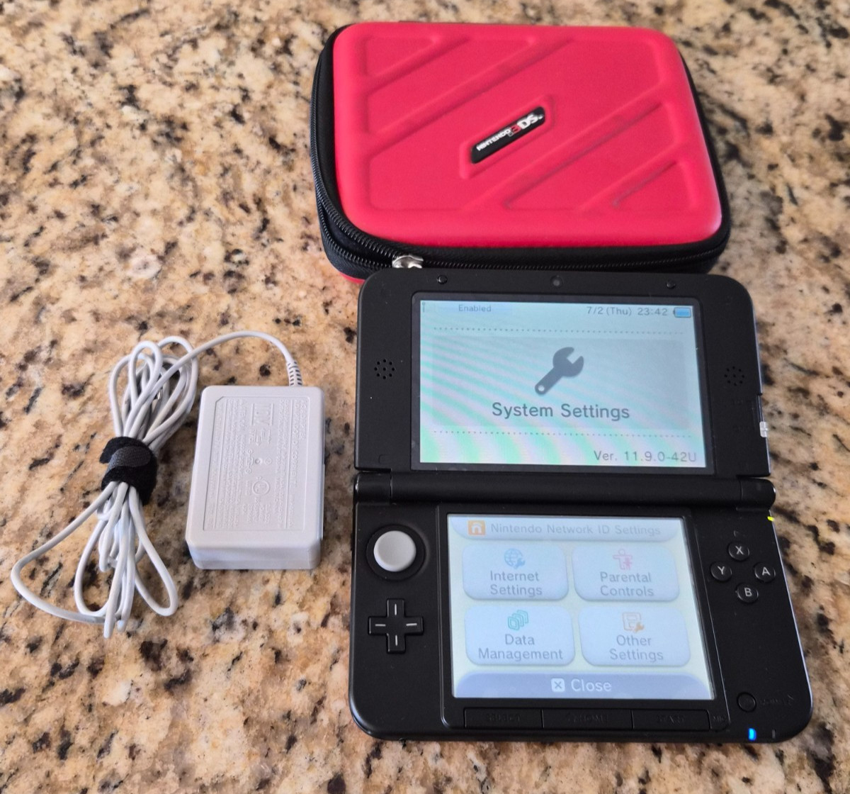 Nintendo 3DS XL Handheld Console Red Black Great Condition Tested w/Case Charger