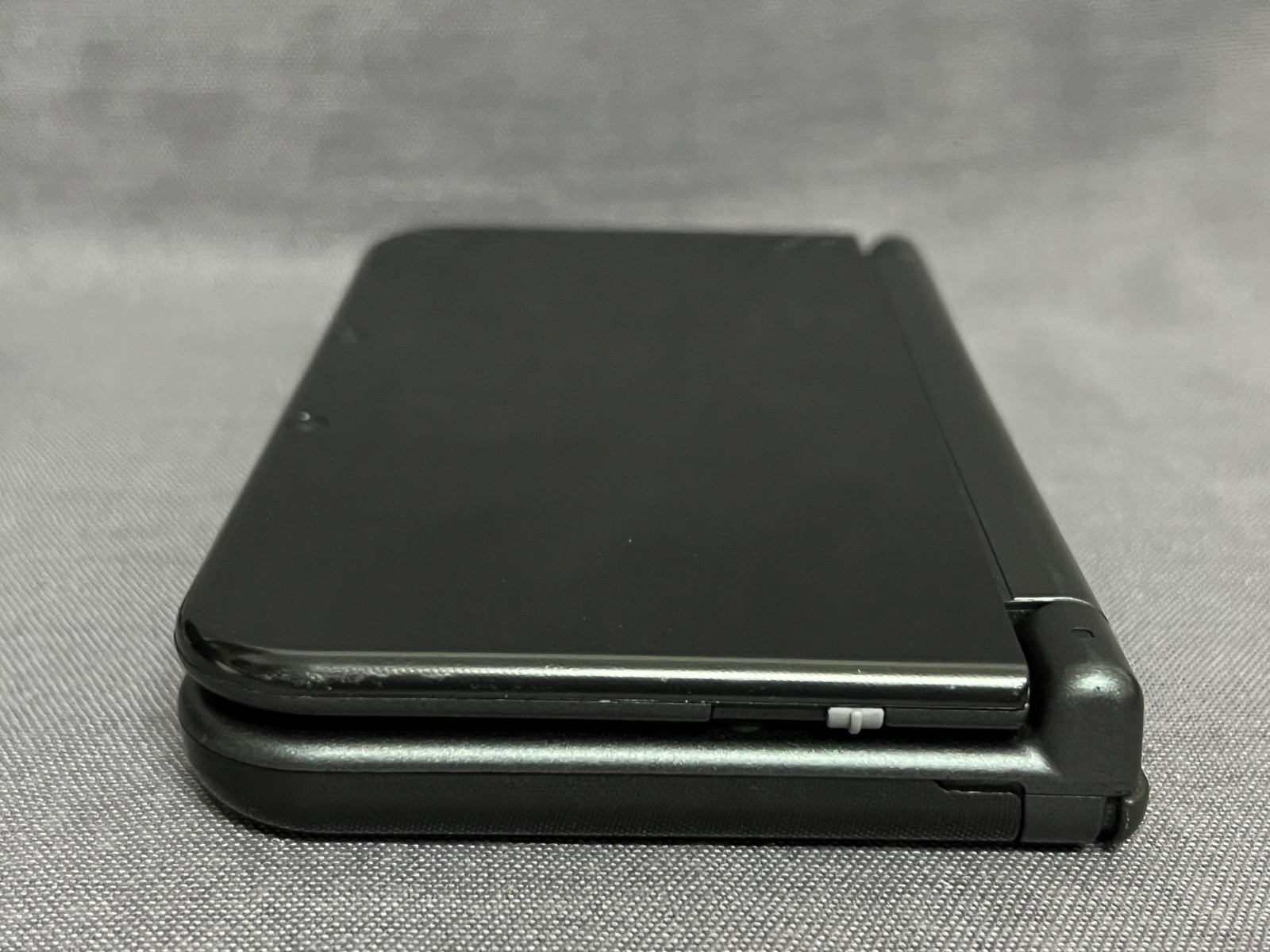 New Nintendo 3DS XL Gray Black Console With Charger and cartridge US Version