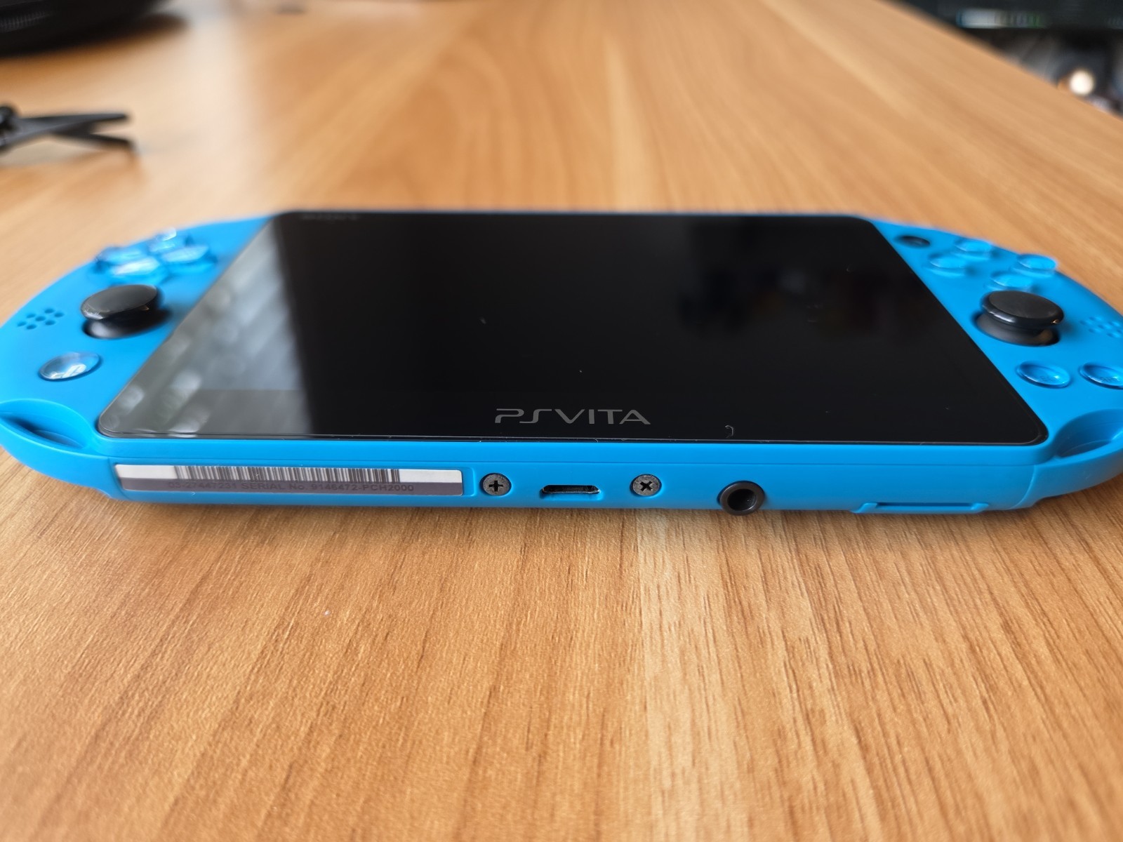 Sony PS Vita 2000 Slim PCH-2000 – Aqua Blue *GREAT* + Charger