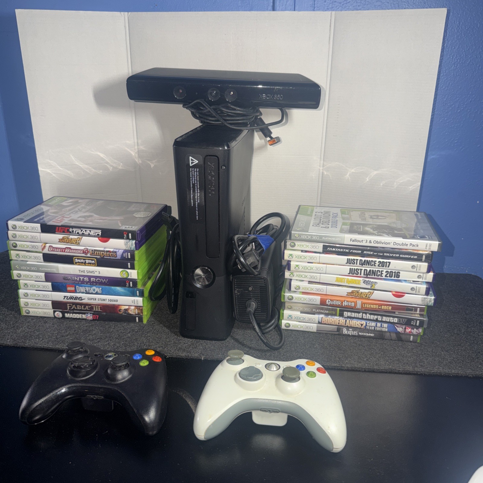 Microsoft Xbox 360 S Slim Kinect Console 2 controllers 20 Games 250GB TESTED