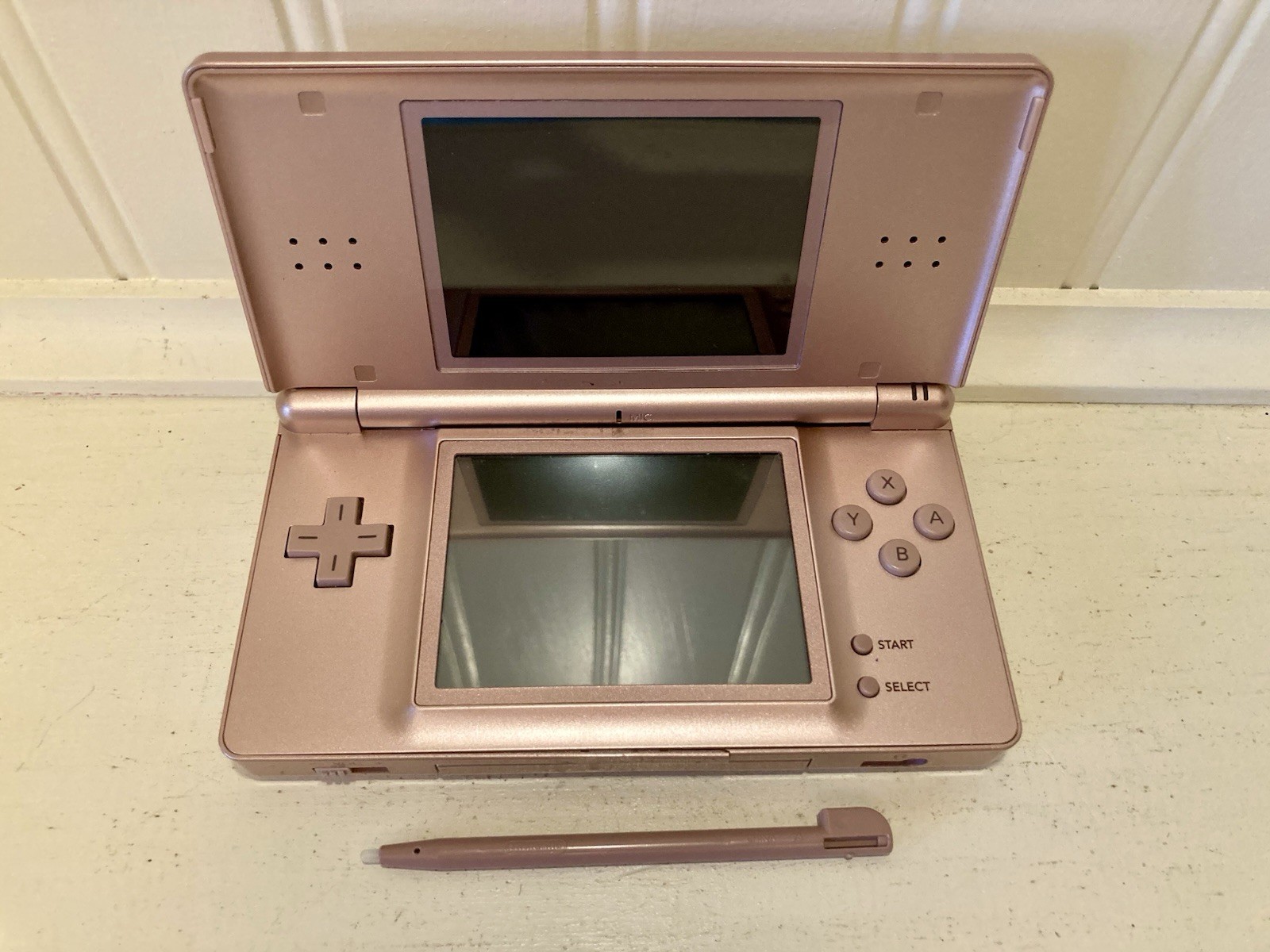 Nintendo DS Lite Metallic Rose Pink Handheld Console W/ Stylus