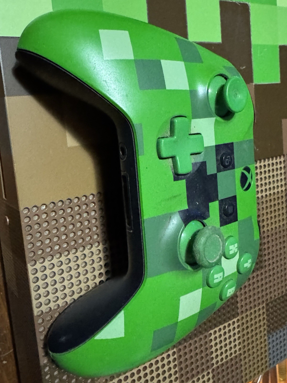 Microsoft Xbox One S Minecraft Limited Edition Bundle 1TB 2 Controllers
