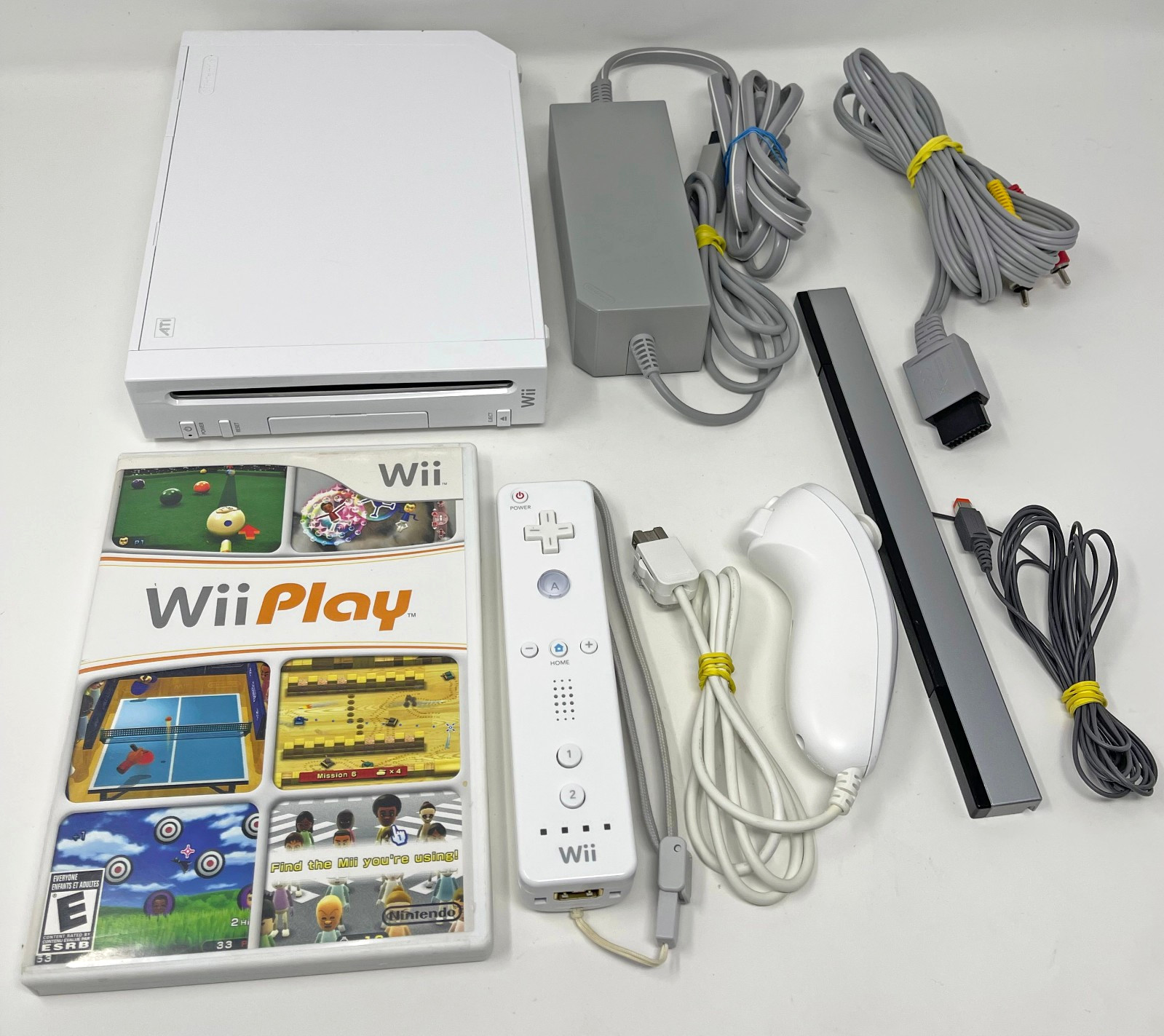Nintendo White Wii Console RVL-001 Gamecube Ports Wii Play Remote Nunchuk Used