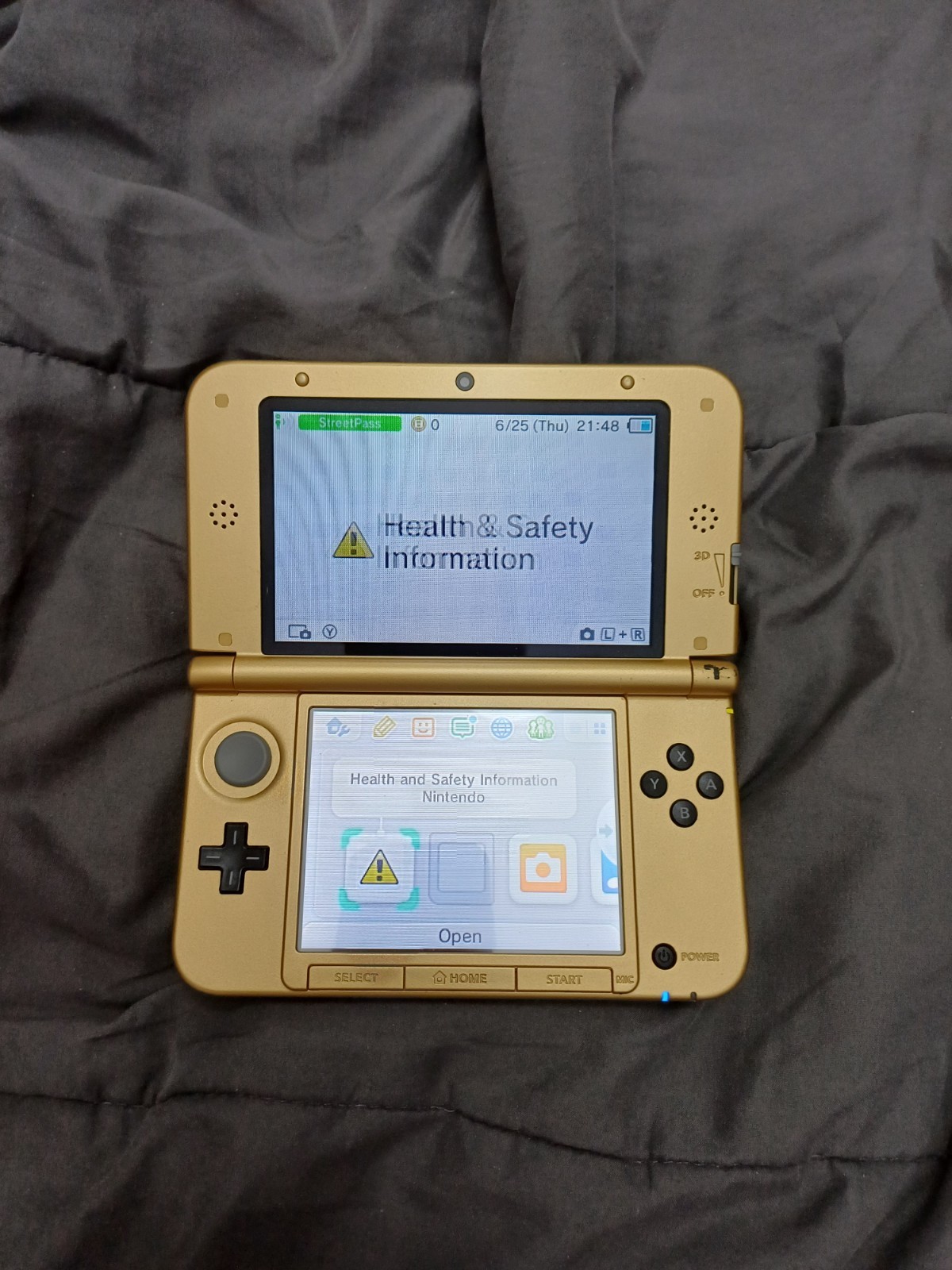Nintendo 3DS XL “The Legend of Zelda: A Link Between Worlds” Edition Console
