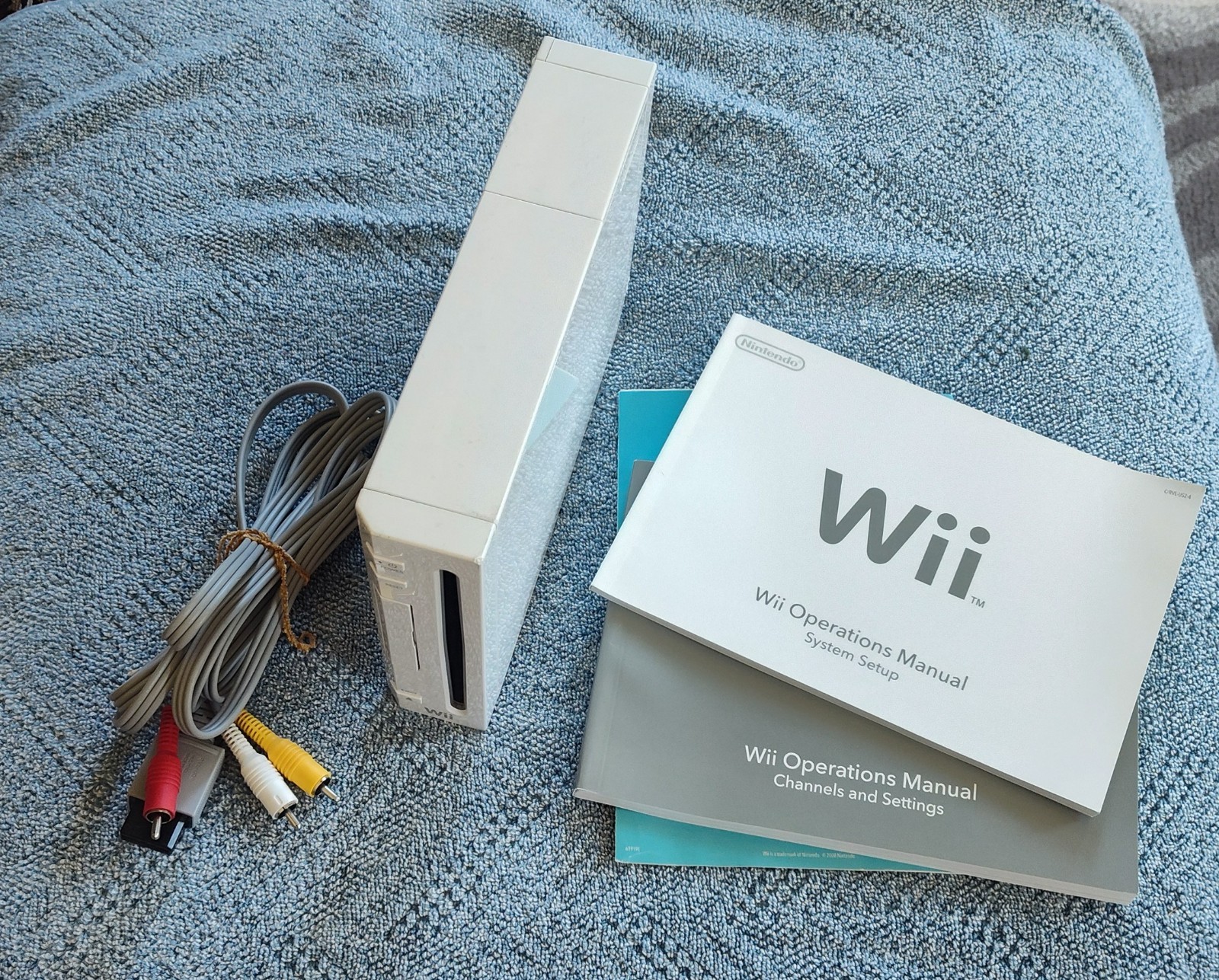Nintendo Wii Console Only White Connect Cord User Manual No Power Cord No Remote