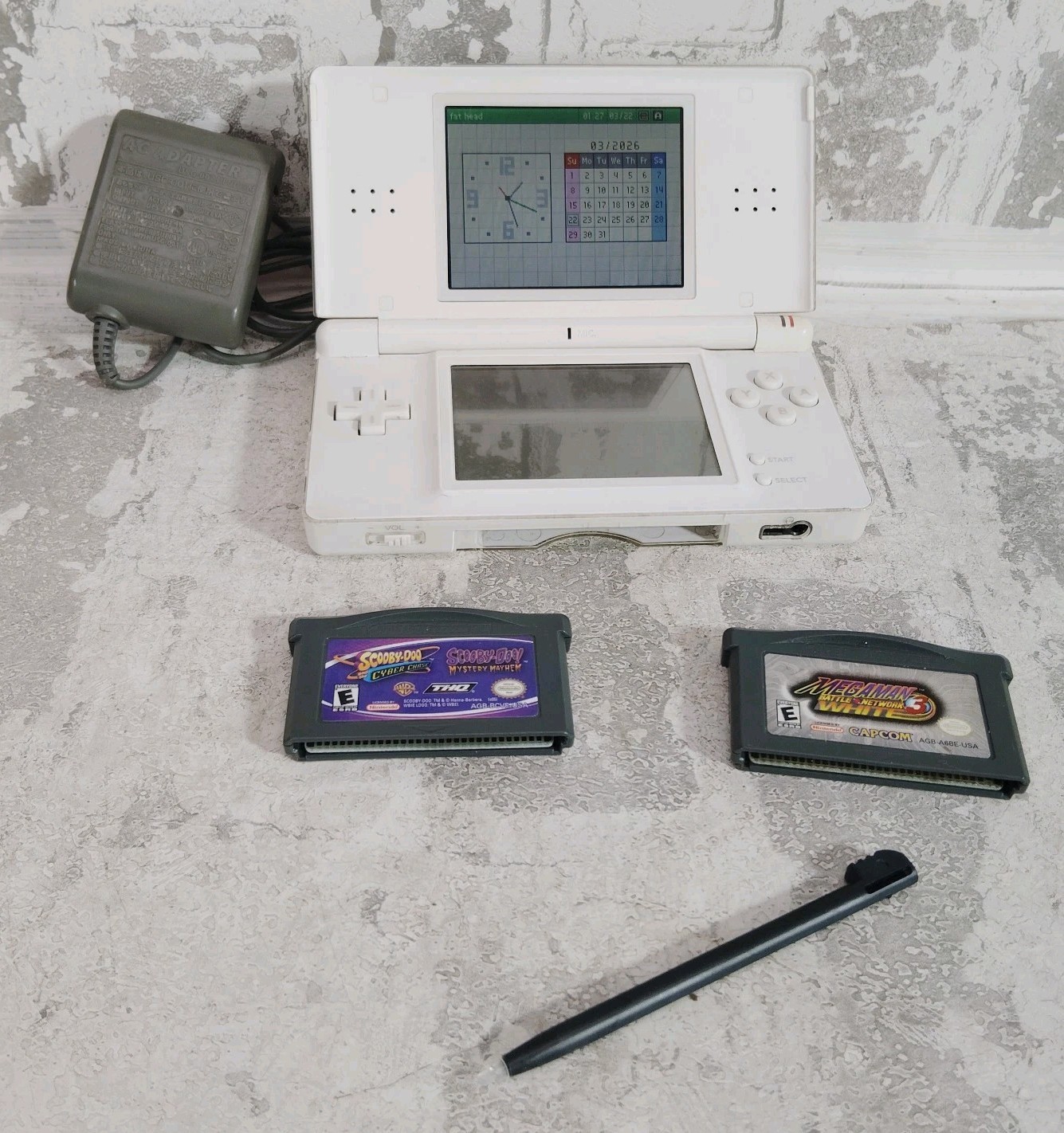 Nintendo DS Lite Bundle 2 Games Charger Stylus Mega Man White Scooby Doo