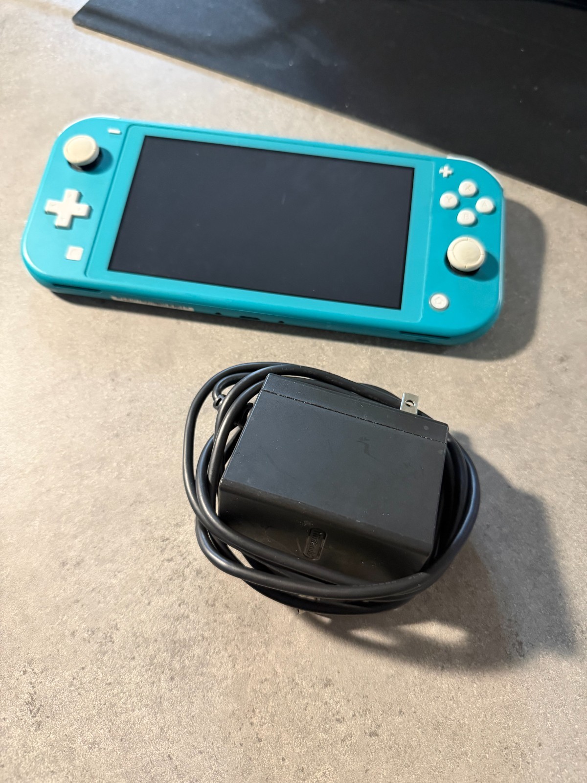 Nintendo Switch Lite – Turquoise (REGION FREE) COMES WITH CHARGER