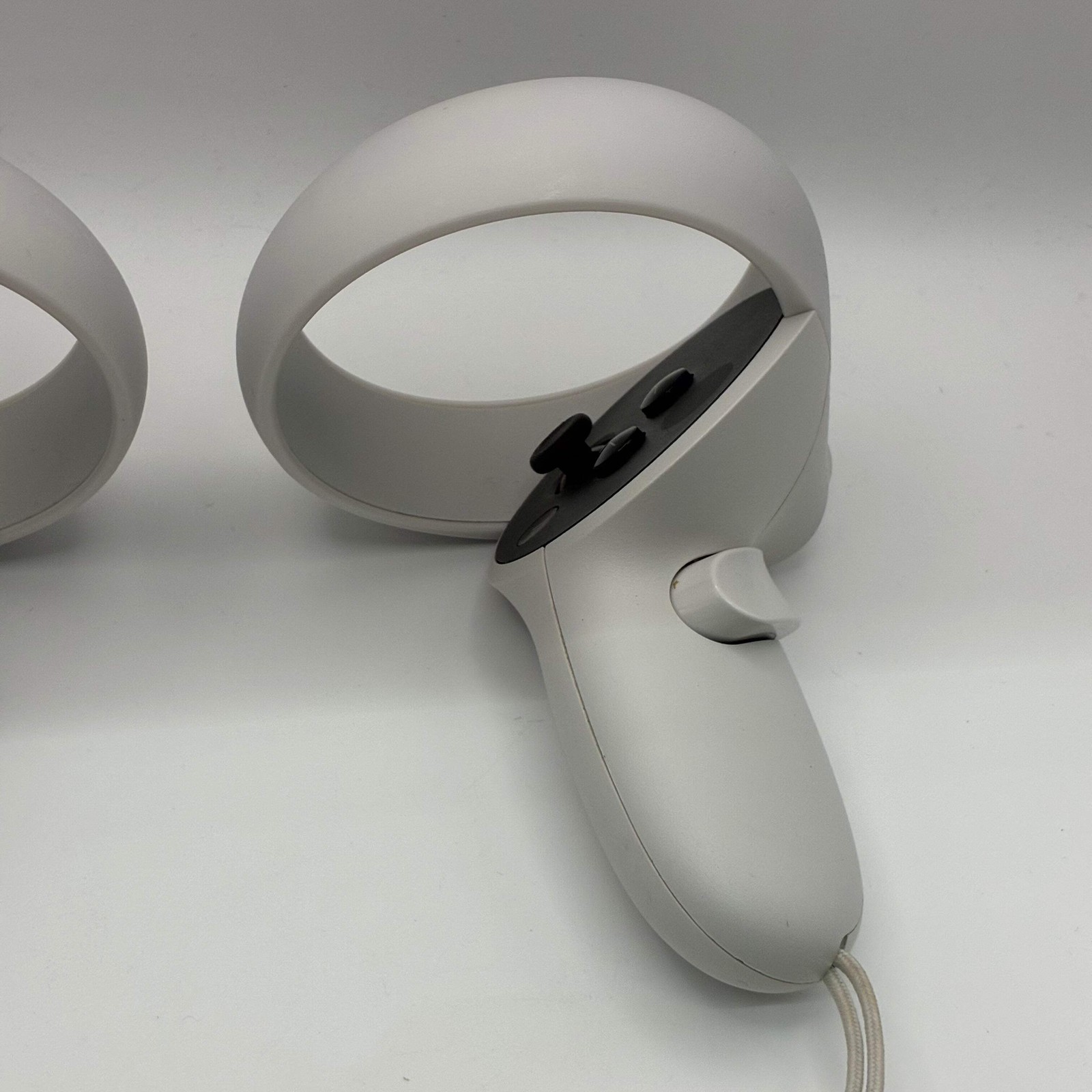 Meta Quest 2 KW49CM 128GB White VR Headset W/ Controllers – Used B