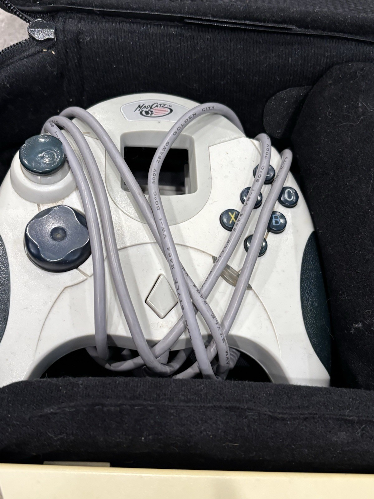 Vintage Sega Dreamcast Bundle HKT-3020 Carrying Case 7 Games