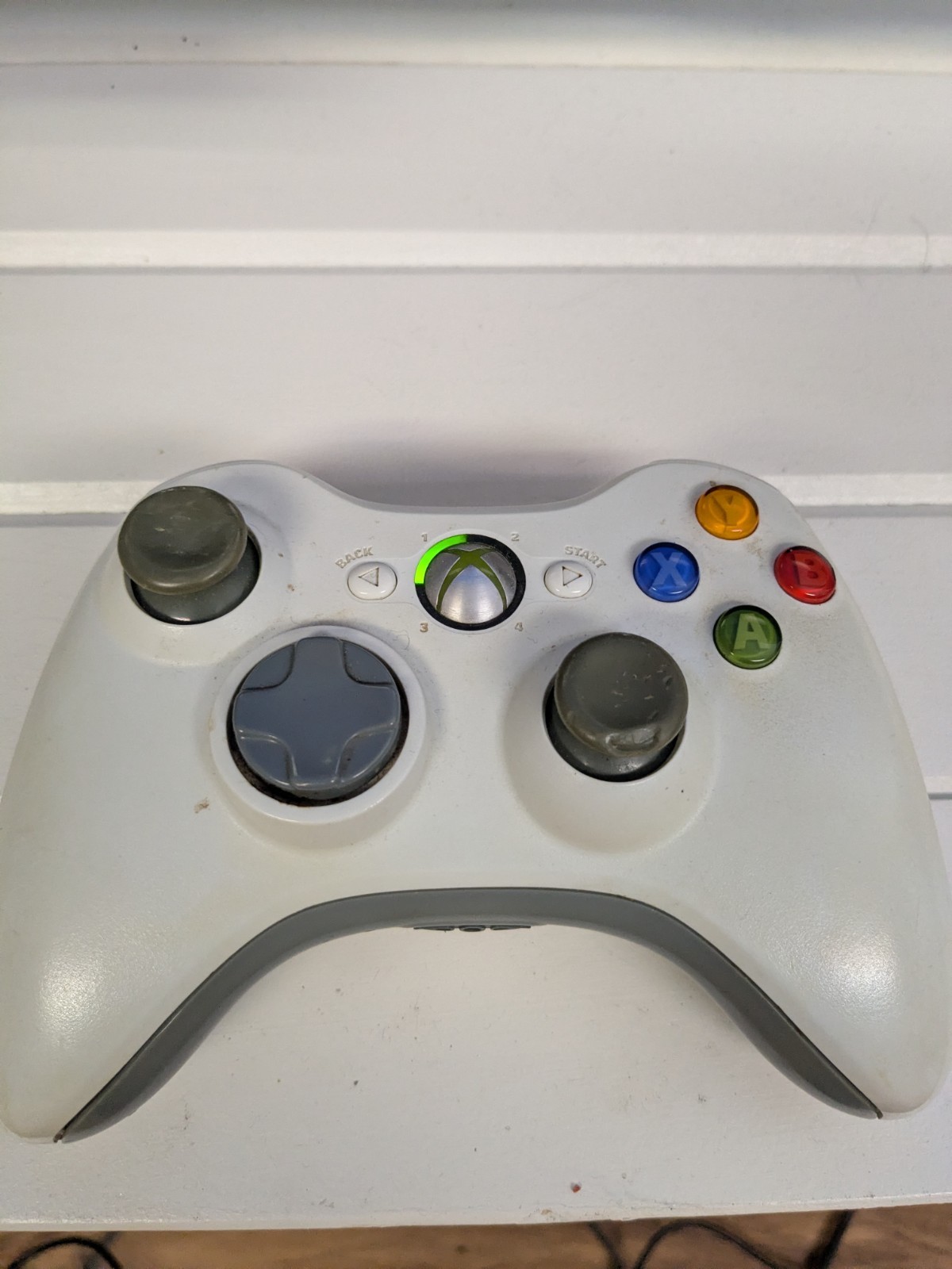 Microsoft Xbox 360 Slim Console 4GB Kinect Bundle – 3 Games -Kinect Adventures