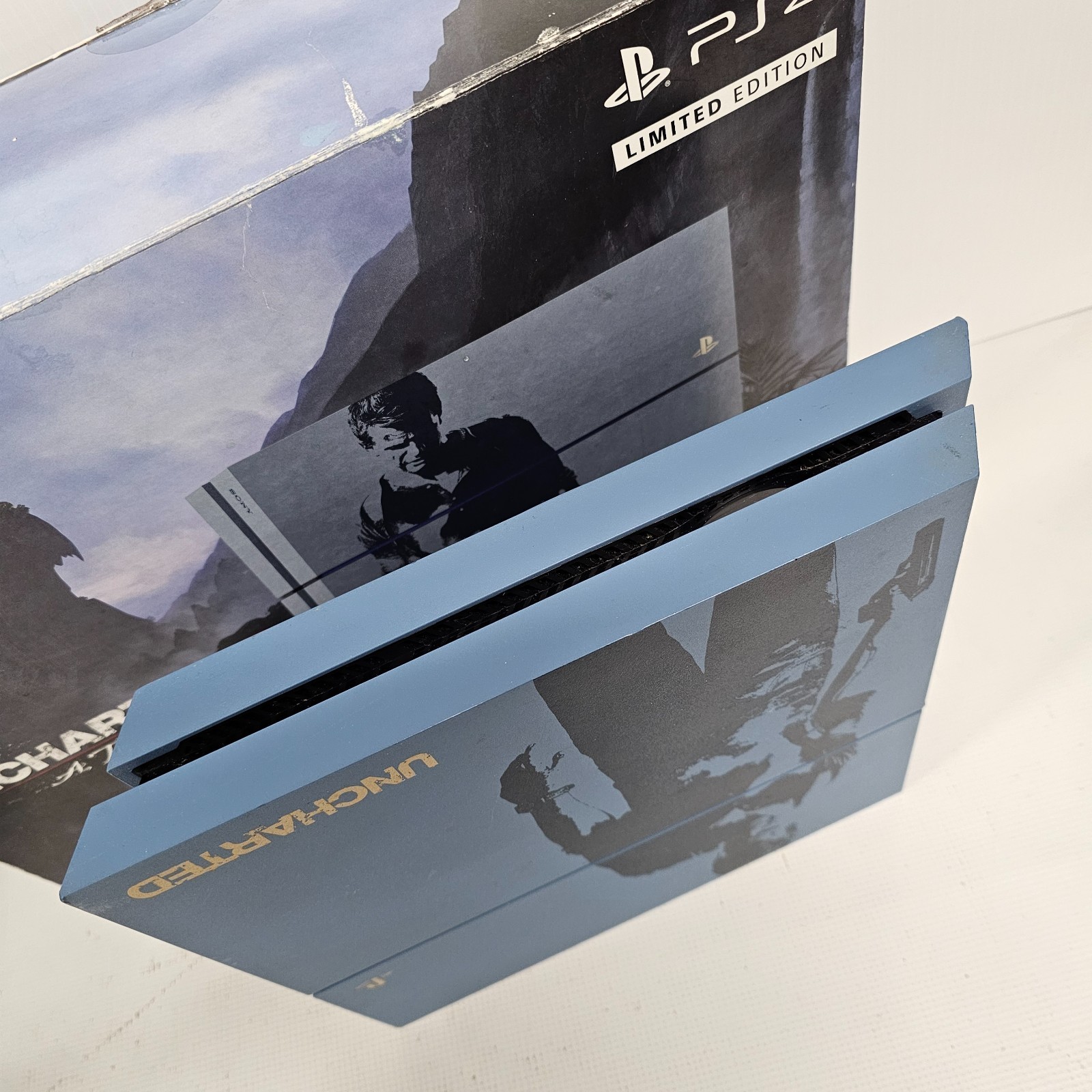 Sony PlayStation 4: Uncharted SE 10.01 500GB CUH-1215A Console + SE Cont. (read)
