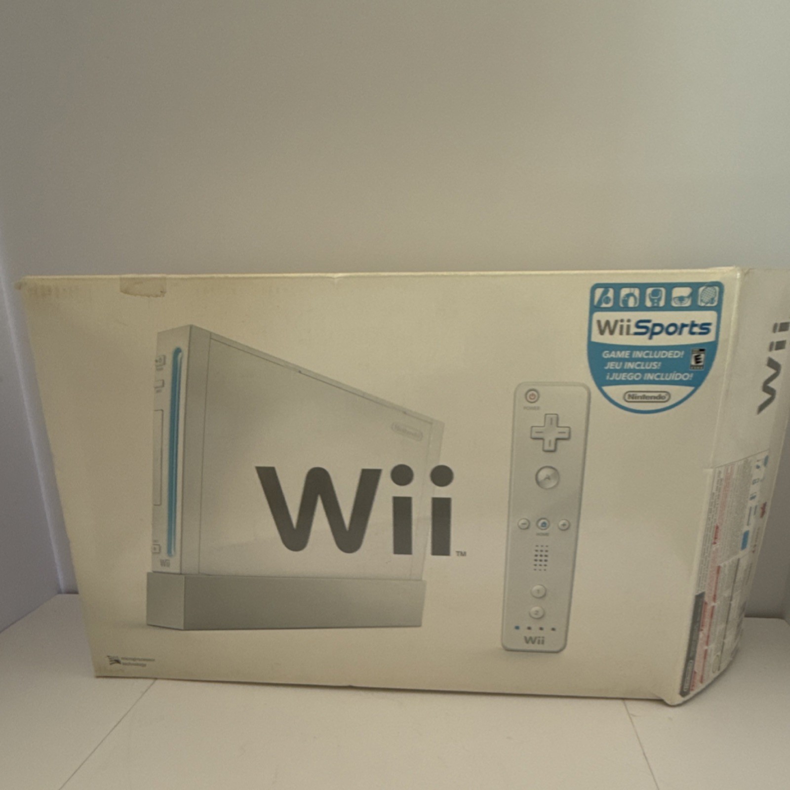 Nintendo Wii RVL-001 White Console Bundle w/ Wii Sports, Wii Fit, 2 Remotes