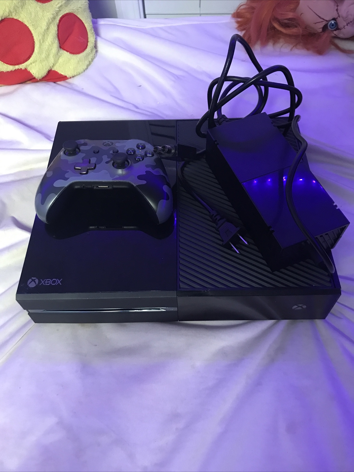 Xbox One (1540) Fully Working, Minor Scratches.
