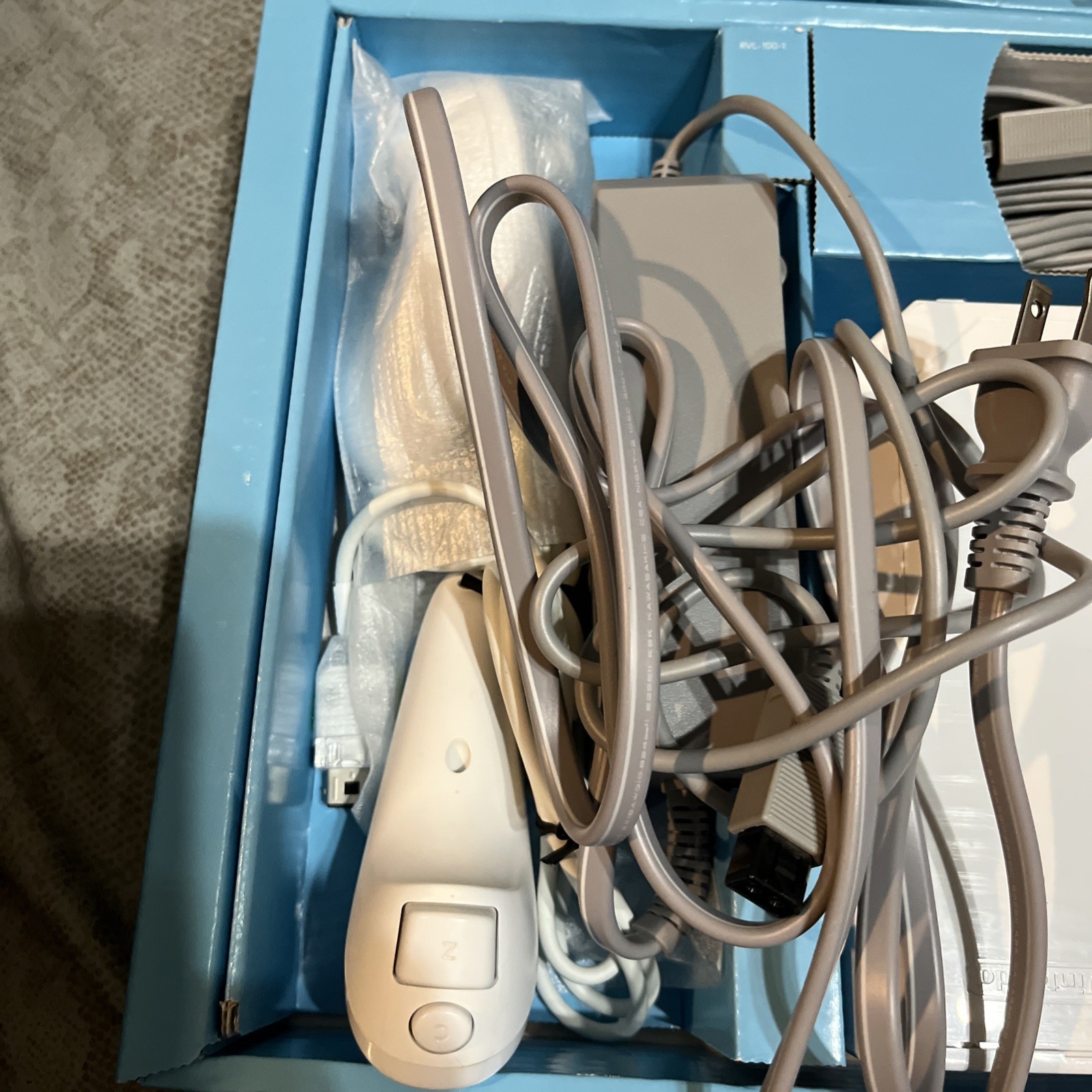 Nintendo Wii Sports Console Bundle White RVL-001 w/ Original Box Trays and Game