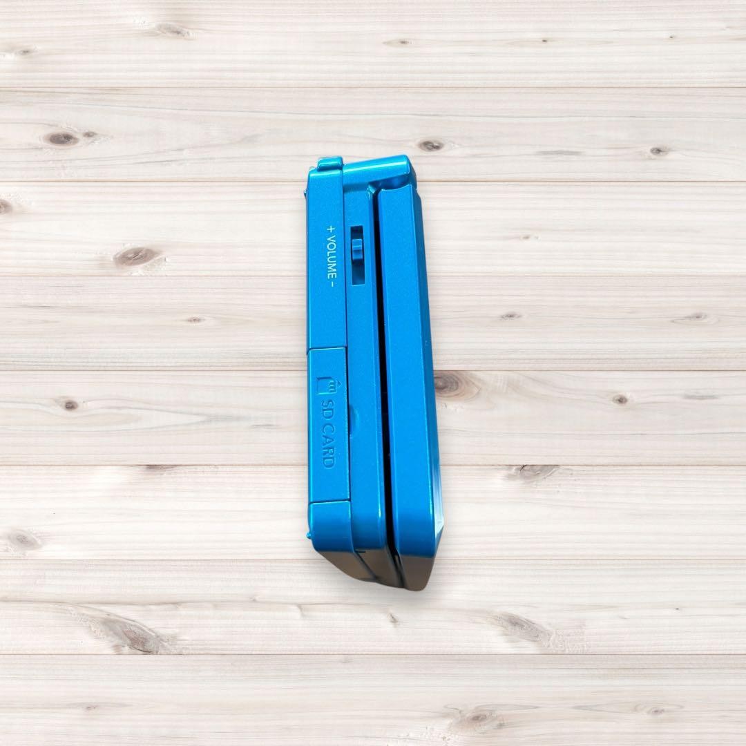 Nintendo 3DS console (Light Blue/Aqua Blue) with charger and stylus included.