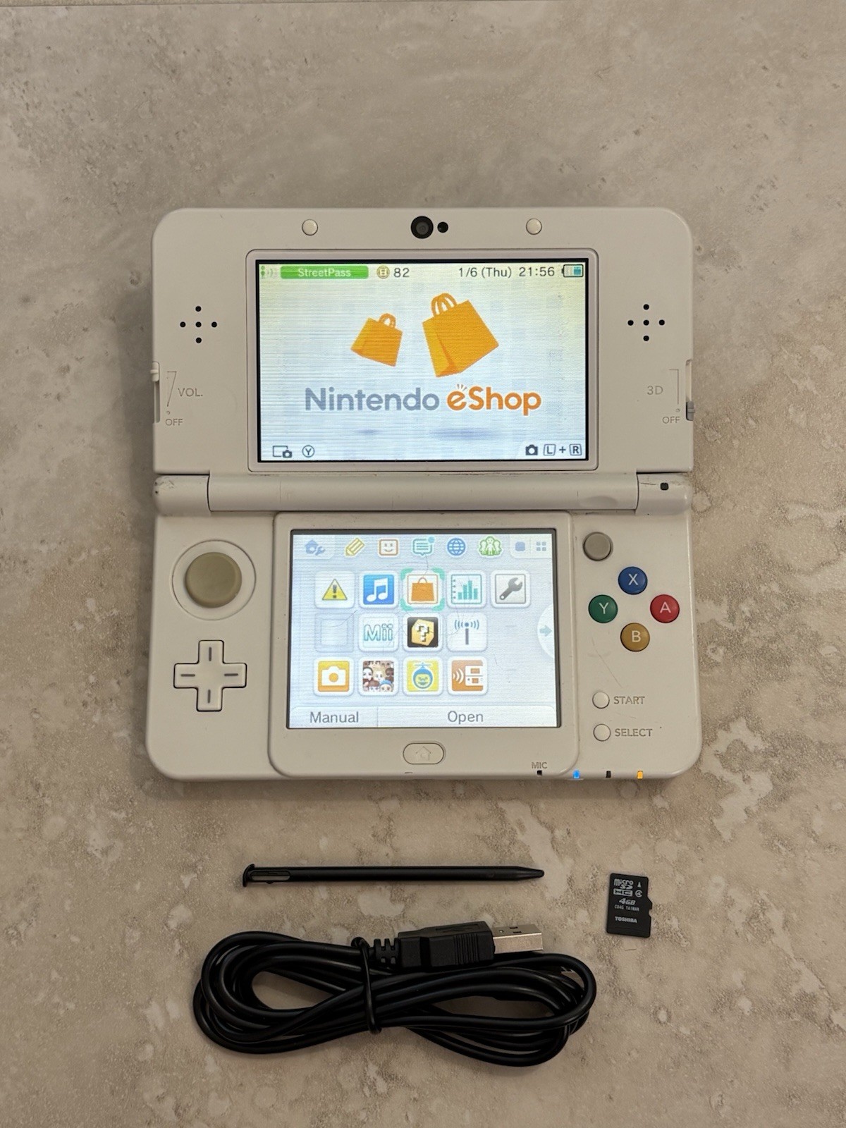 Nintendo New 3DS White Edition Handheld System Console With Charger Read Desc