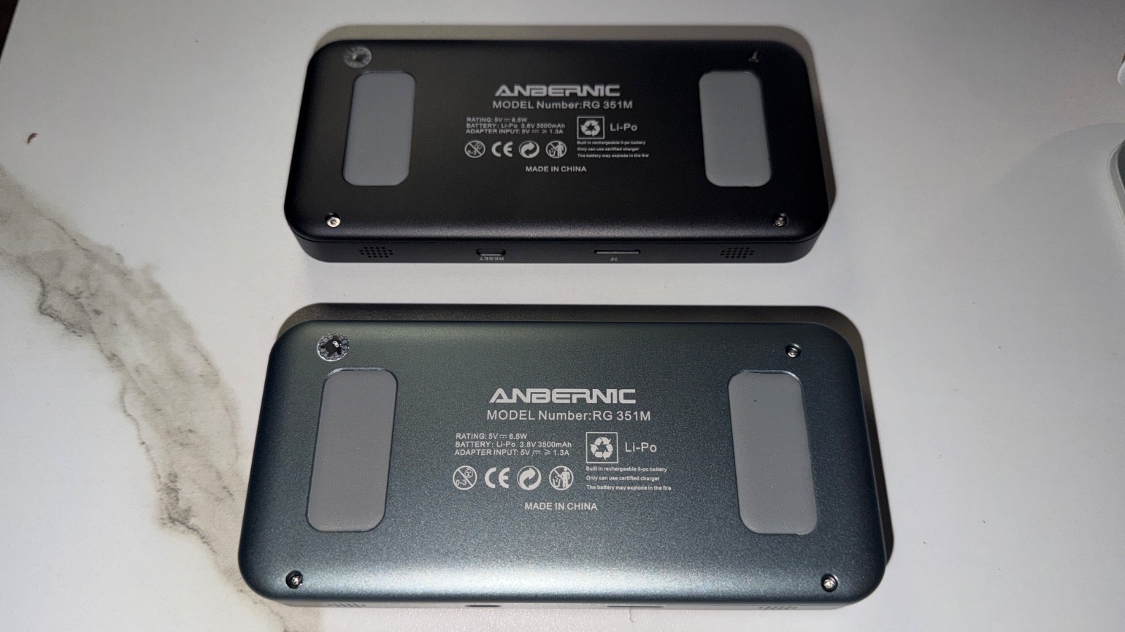 Anbernic RG 351 M w/64 GB and over 2500 games