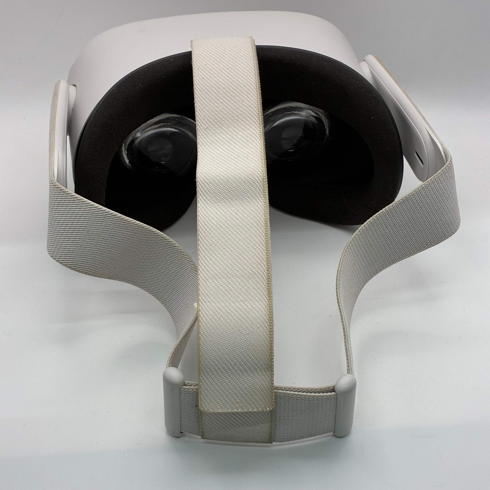Meta Quest 2 KW49CM 128GB White VR Headset W/ Controllers – Used B