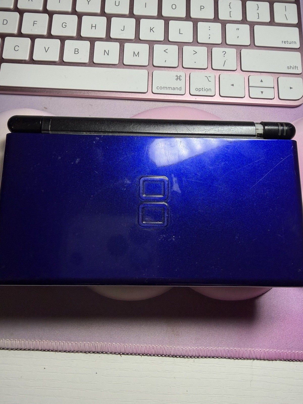 Nintendo DS Lite USG-001 For Parts or Not Working Broken Hinge And No Power