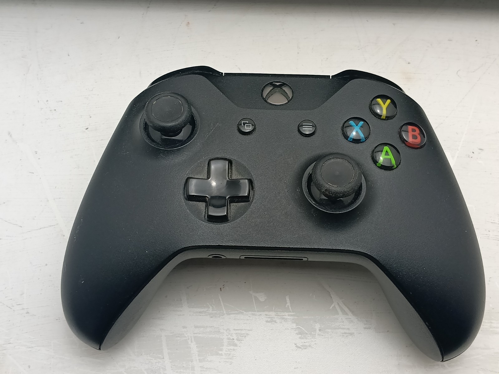 Microsoft Xbox One 500GB Console w/ 3 ganes & controller – Fully Functional