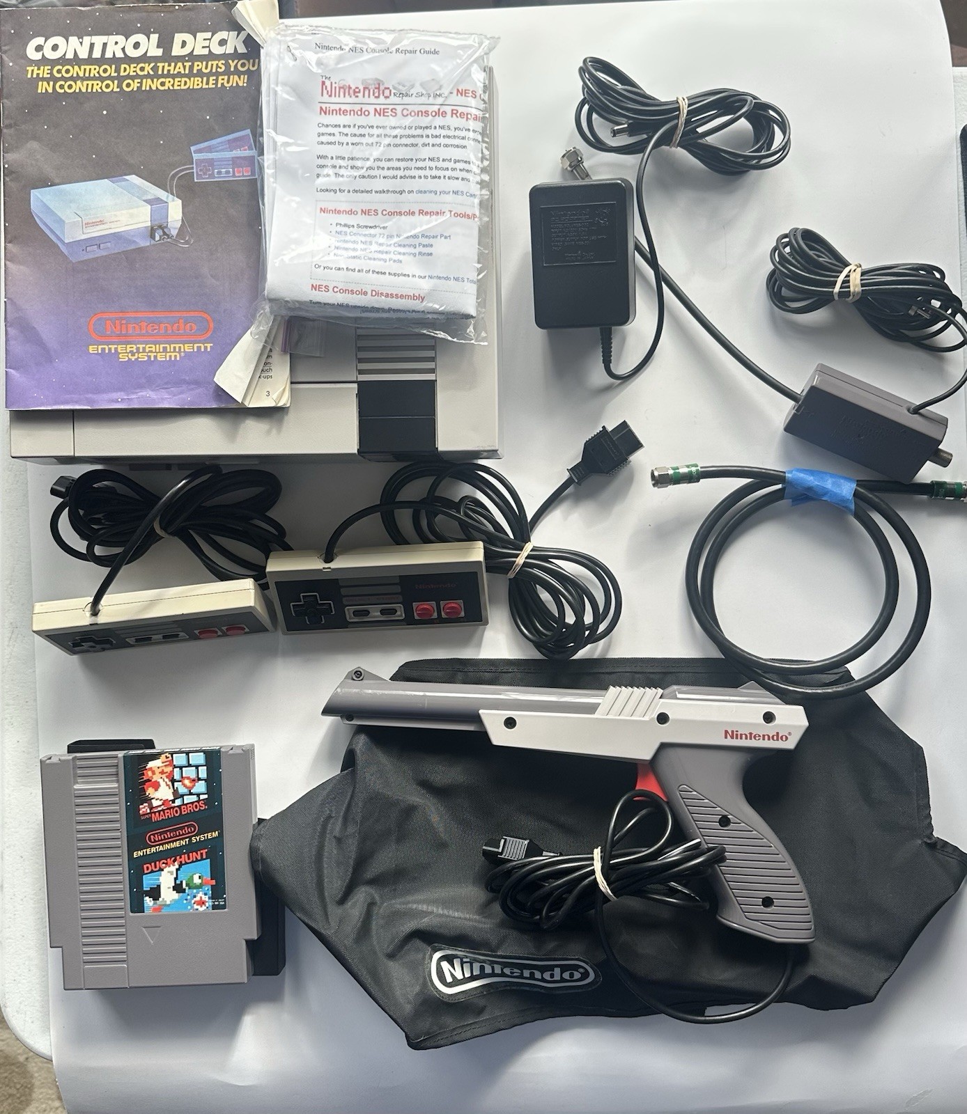 Nintendo NES System New 72 Pin +2 Controllers, Zapper Mario Duck Hunt Manual