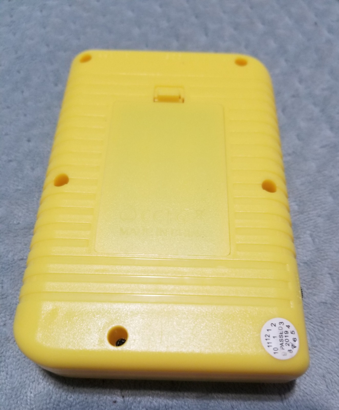 Retro Handheld Game Console 400 In 1 Classic Games 3.0″ Screen Portable Yellow.