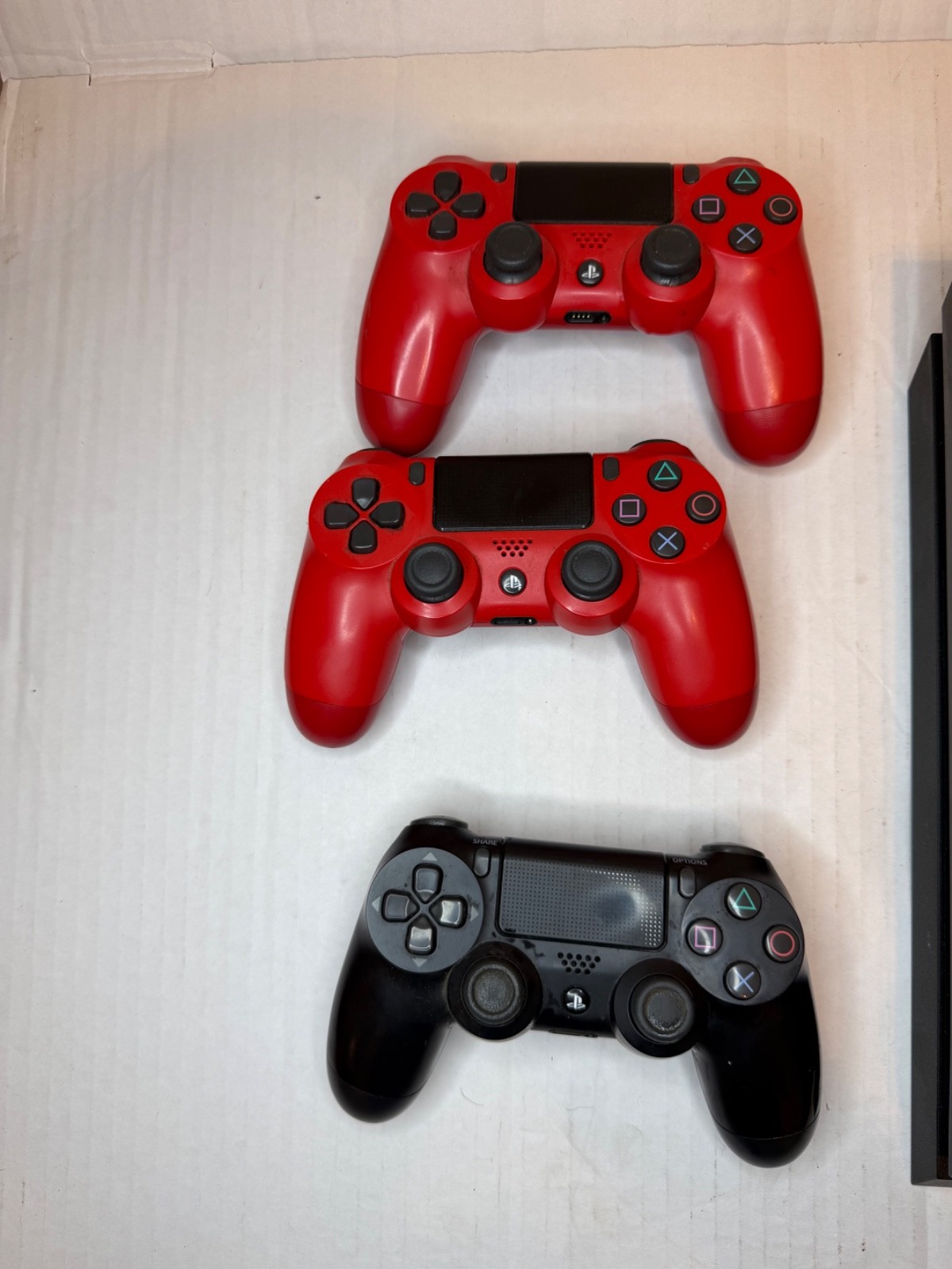 Sony PlayStation 4 PS4 Console Bundle w/ 3 Controllers & Charging Dock Tested