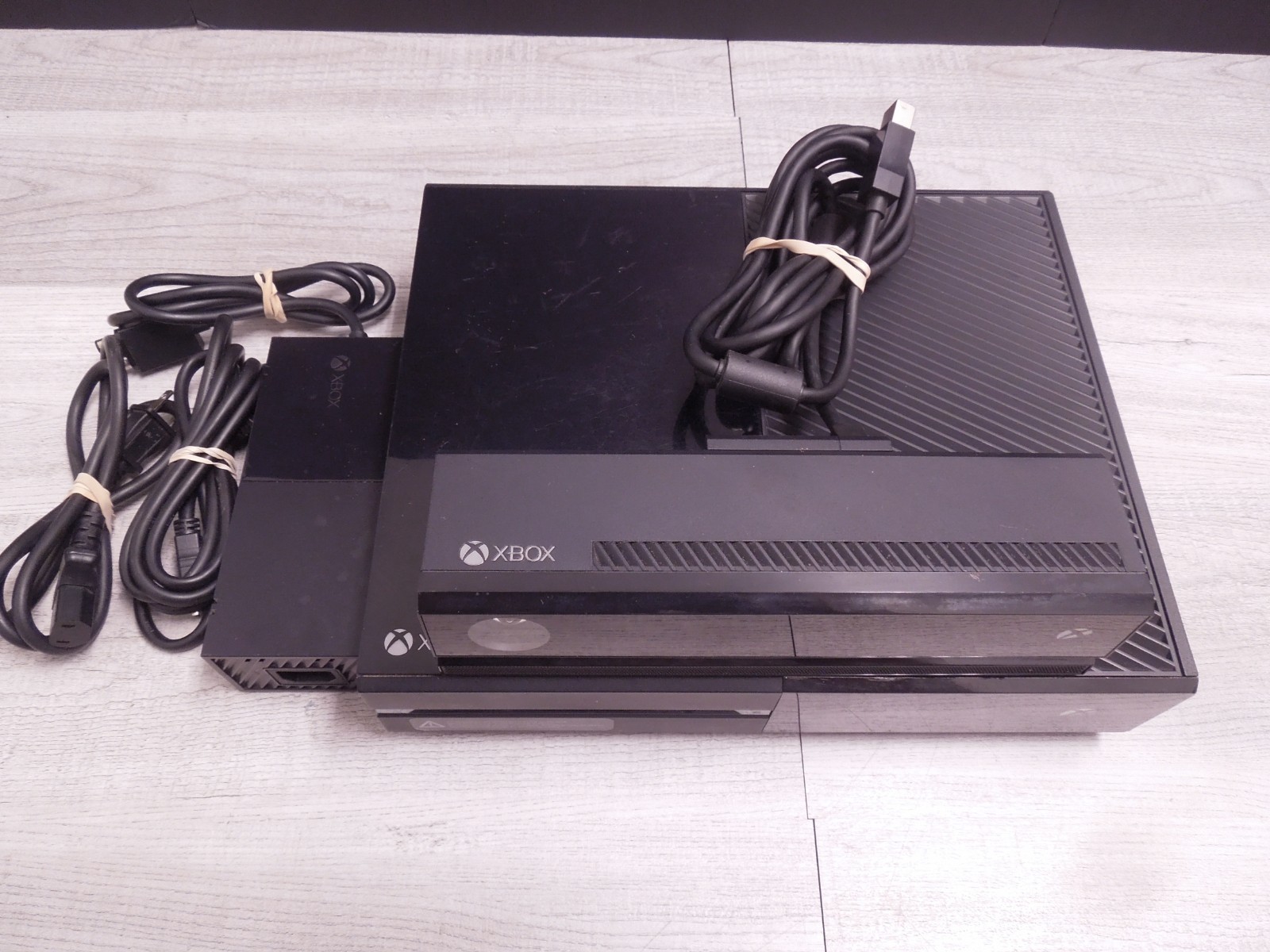 Microsoft Xbox One Black 1540 Console w/ Kinect 500GB Video Game System Console