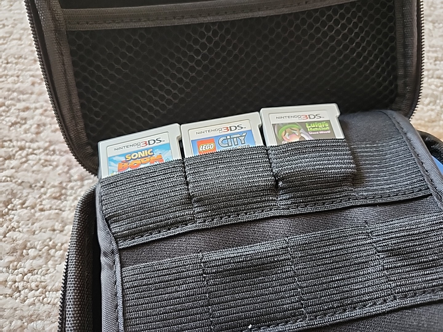 Nintendo 2DS Black/Blue Console w/ Charger, Games & Case, GREAT! Ships TODAY!