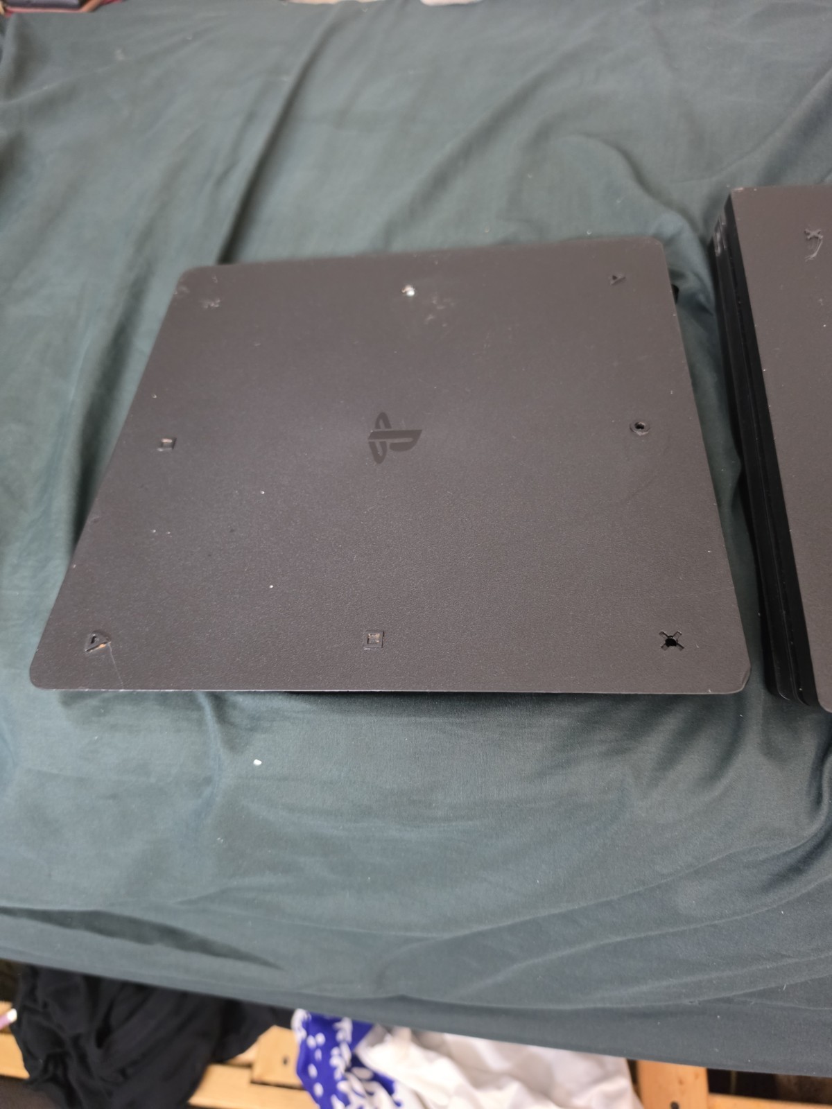 Lot Of 3 Ps4 Consoles For Parts/move Controllers/2 memory Hard Drive 2tb .
