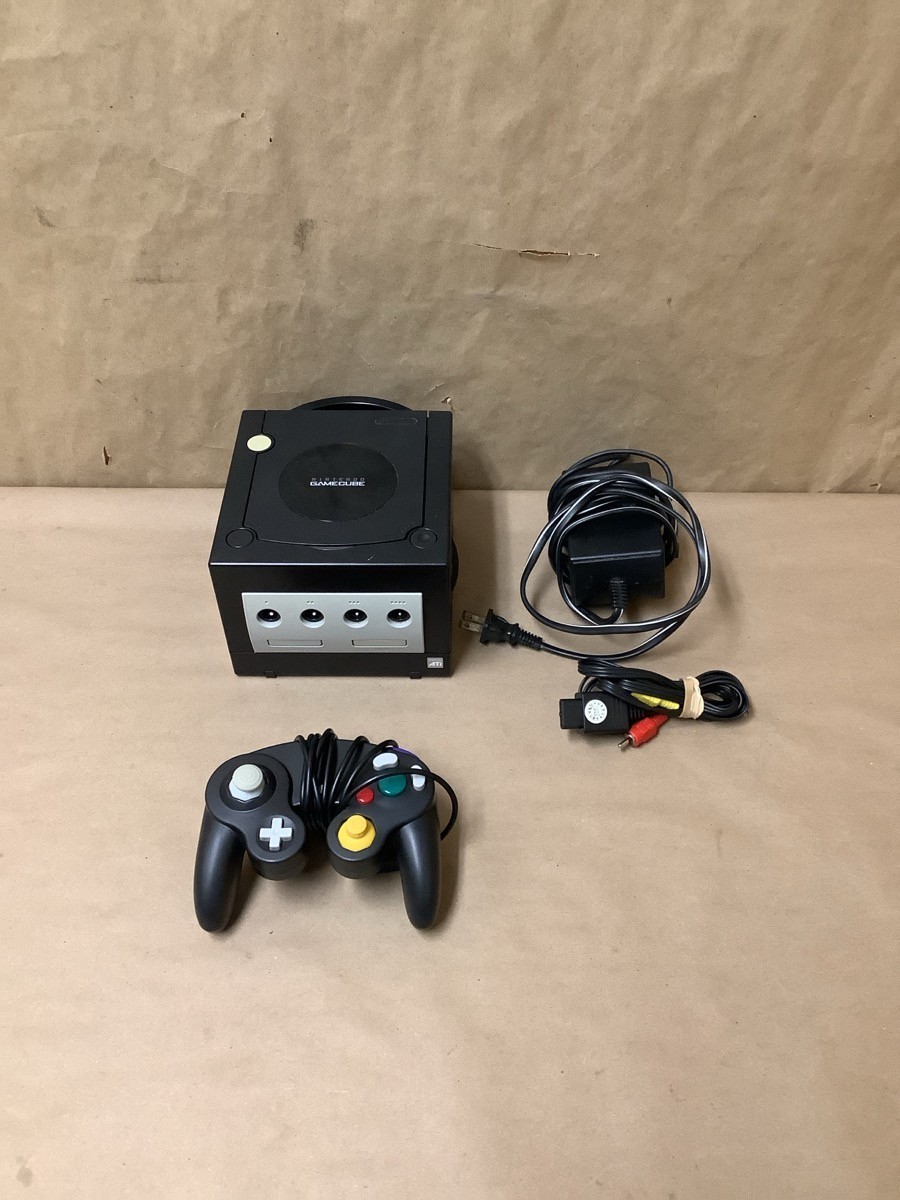 NINTENDO DOL-001(USA) BLACK GAMECUBE GAMING CONSOLE WITH CONTROLLER (B33007622)