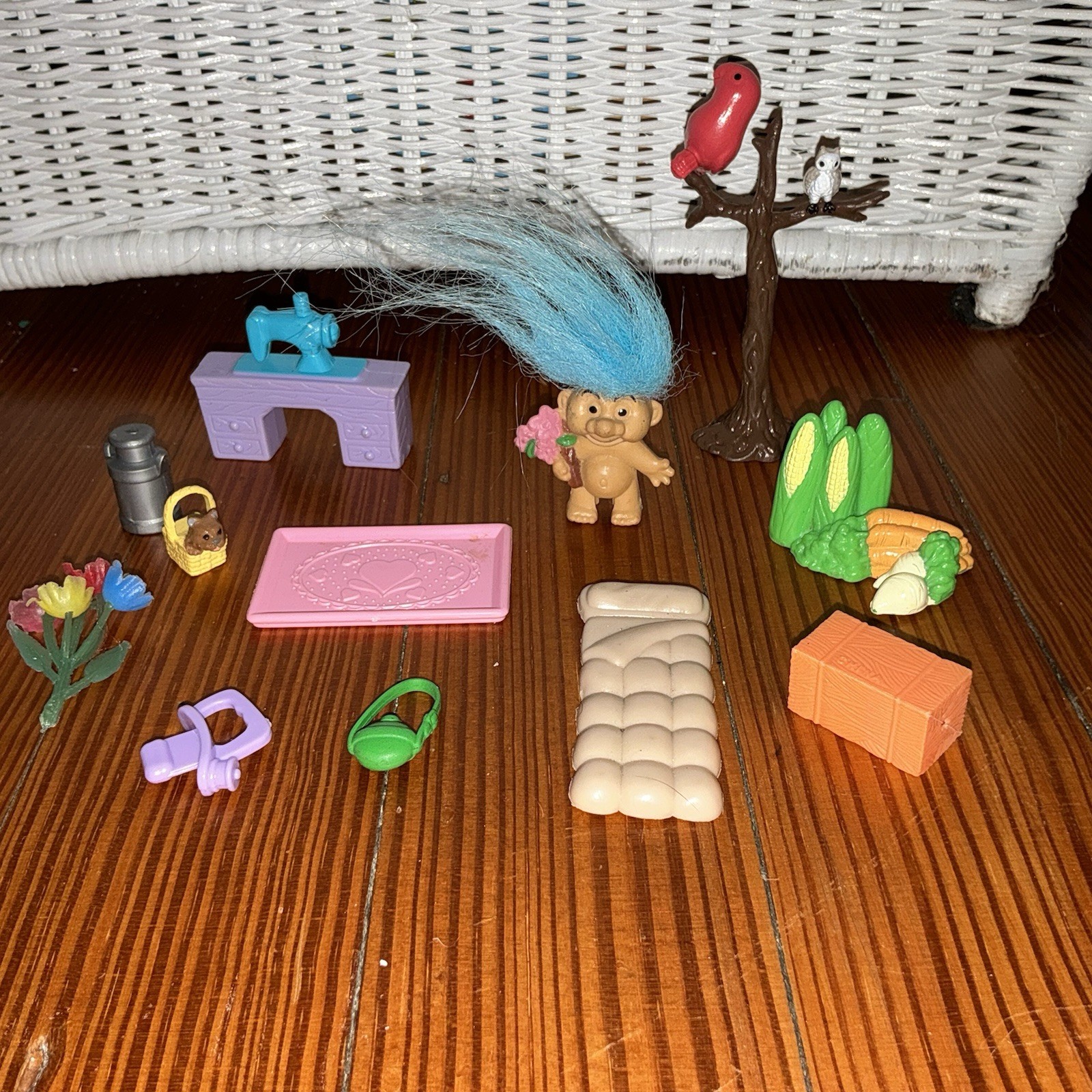 90S Rare Galoob Tiny Trolls Town Playset Furniture Accessories Troll Doll Camp