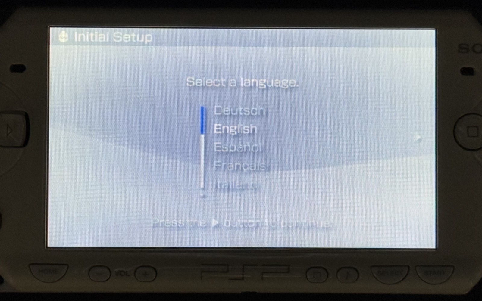 Sony PSP-2000 Console White Region free w/adapter, carrying case – Excellent