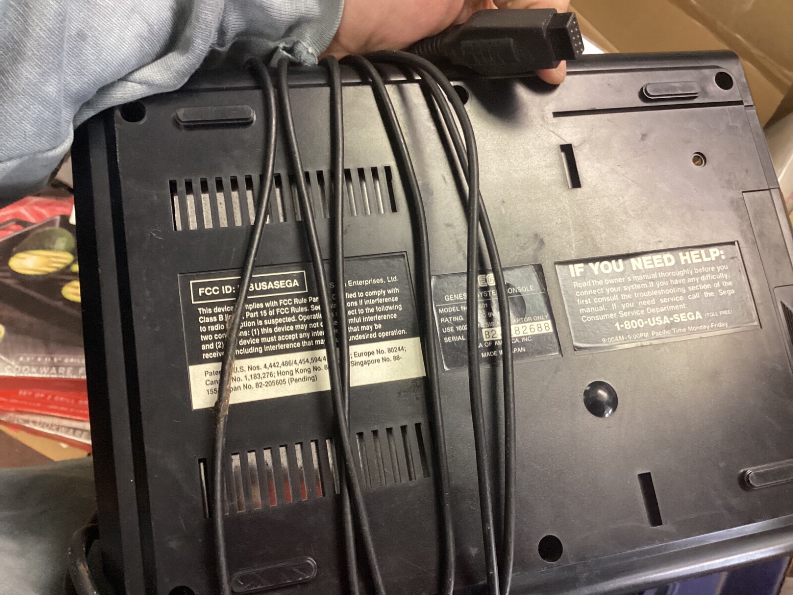 Sega Genesis 16 Bit Console MK-1601 , 2 Controllers, Cords