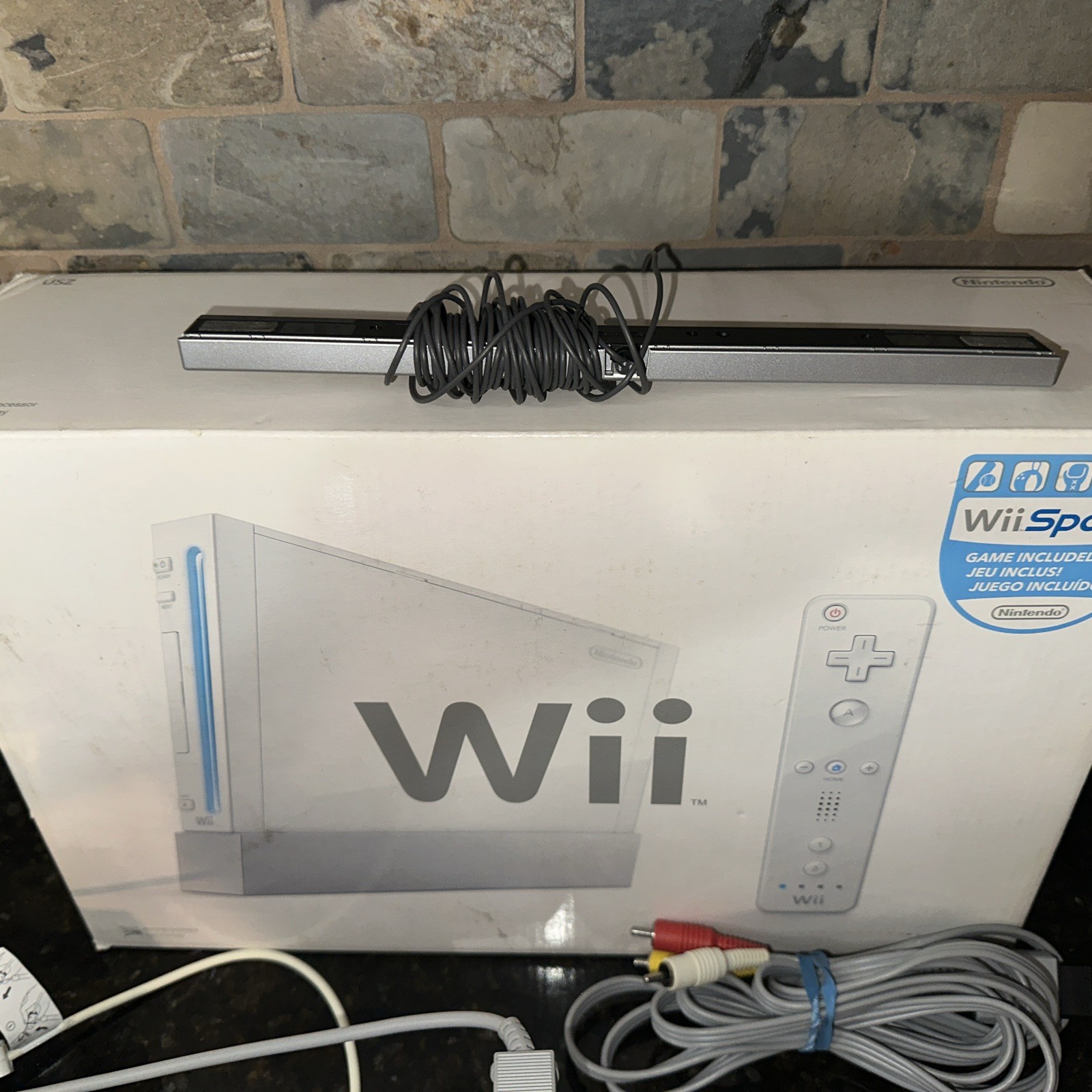 Nintendo Wii Game System Console – 4 Remotes, 6 Game Bundle – Works