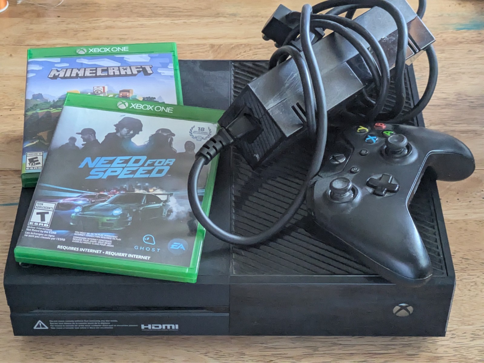 Microsoft Xbox One 1540 500GB Console BUNDLE with Controller Cable Minecraft NFS