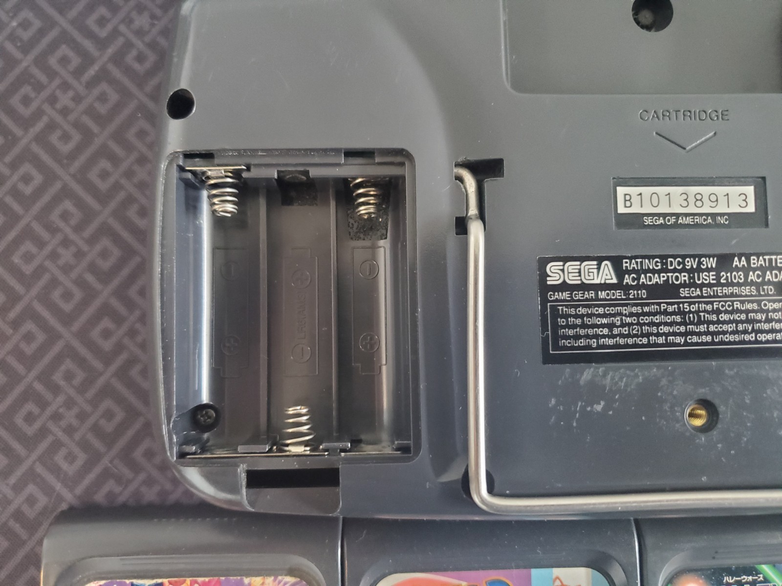 SEGA Game Gear Handheld System – Black W Games kickstand- Dim hard to see screen