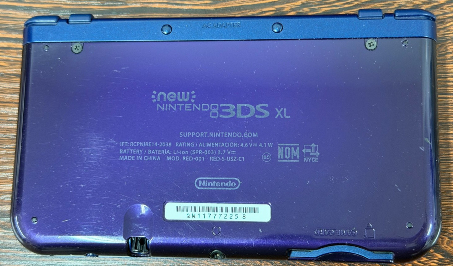 Nintendo New 3DS XL Galaxy Edition Handheld System Purple in Great Condition