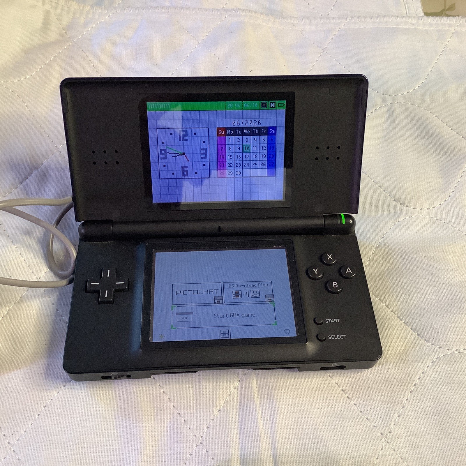 2006 NINTENDO DS CONSOLE / CHARGER /GOLDEN SUN GAME WORKS GREAT