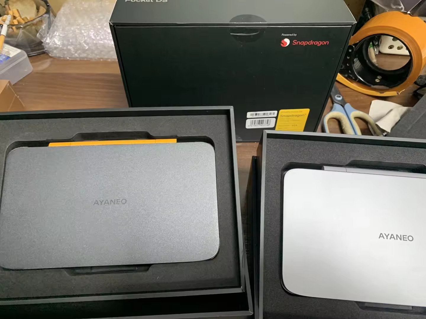 AYANEO Pocket DS 16+1TB “Retro Gray” LIMITED EDITION + Case + Extra Accessories