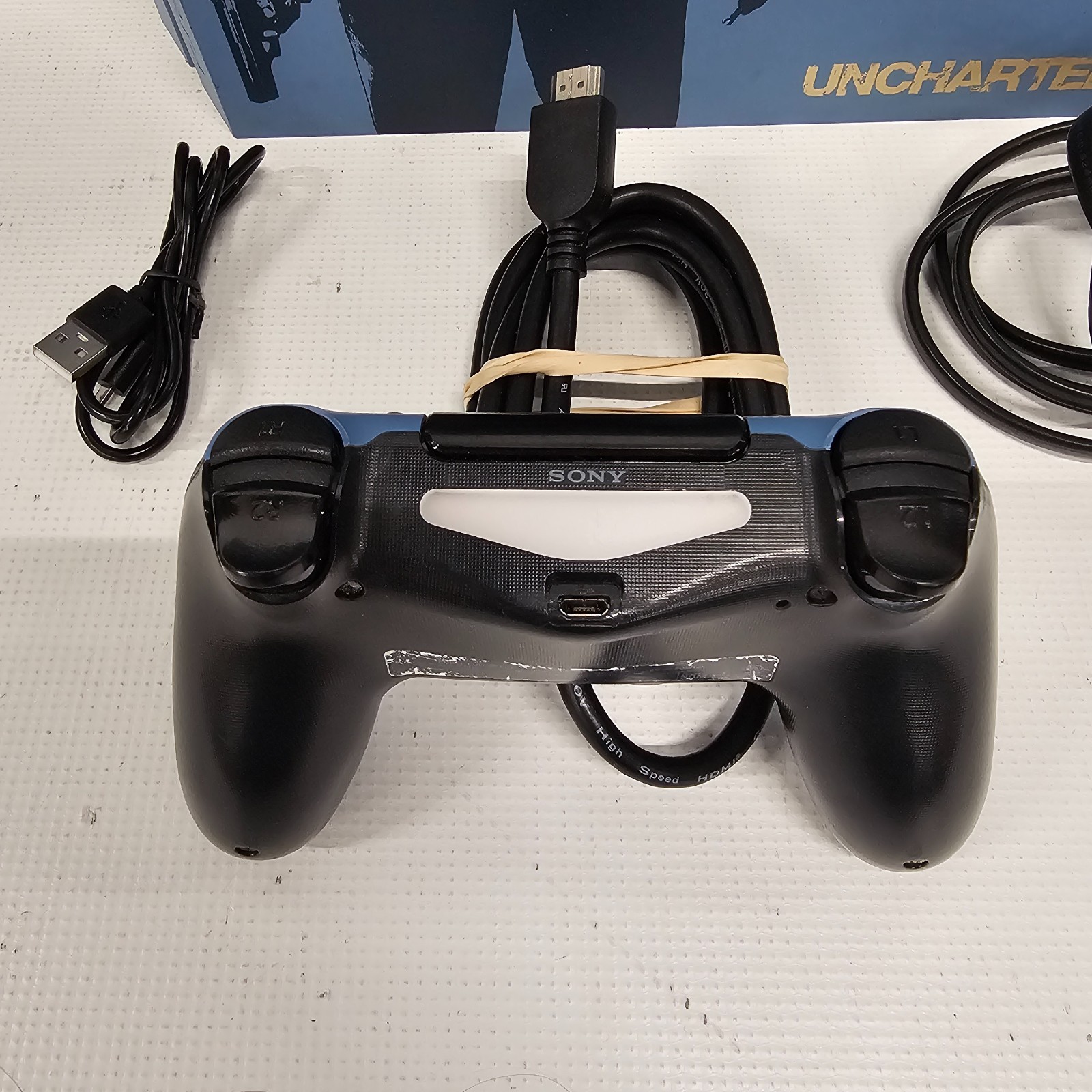 Sony PlayStation 4: Uncharted SE 10.01 500GB CUH-1215A Console + SE Cont. (read)